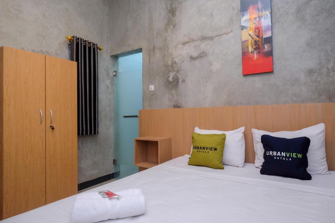 Urbanview Hotel Syariah Artamara Tegal By Reddoorz Exterior photo