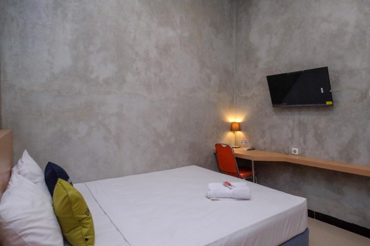 Urbanview Hotel Syariah Artamara Tegal By Reddoorz Exterior photo