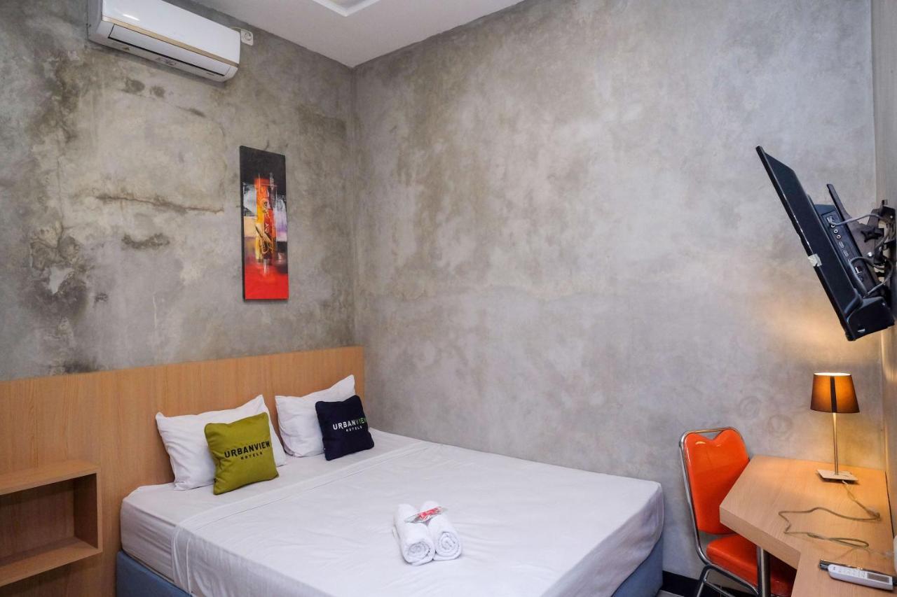 Urbanview Hotel Syariah Artamara Tegal By Reddoorz Exterior photo